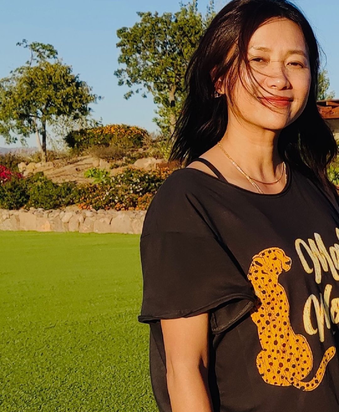 　　刘先生说，这是他第一次这么近看到火灾。不过着火和灭火的时候，自己没有下去看，只是拍了一下冒出浓烟的现场。尽管舞厅附近拉了警戒线，还是围了不少人。