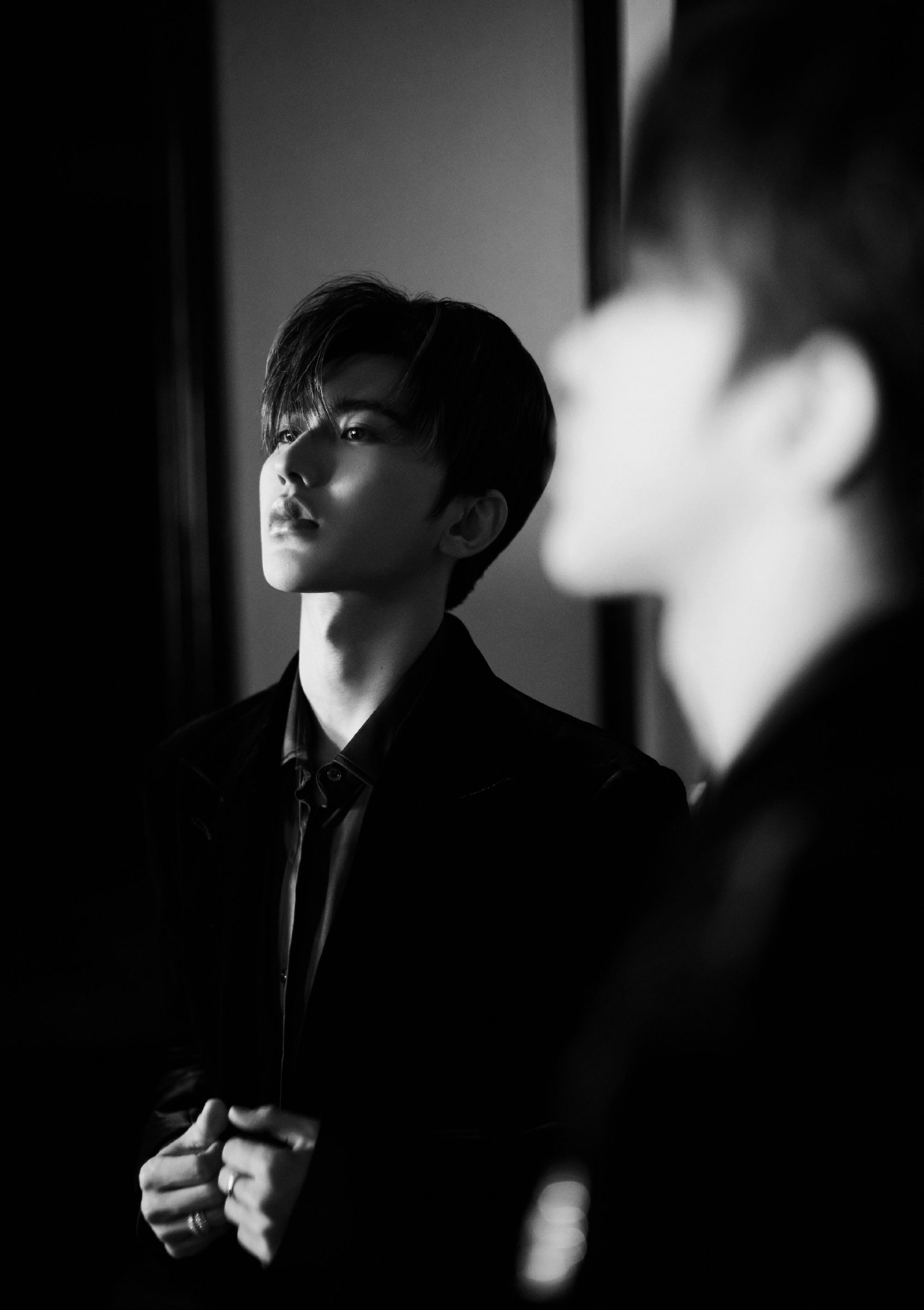 　　3月28日，国务院召开推动大规模设备更新和消费品以旧换新工作视频会议，中共中央政治局常委、国务院总理李强指出，推动新一轮大规模设备更新和消费品以旧换新，是党中央着眼高质量发展大局作出的重大决策部署。这项工作既利当前又利长远，既稳增长又促转型，既利企业又惠民生，具有全局性战略性意义。各地区各部门要提高站位，深化认识，切实把思想和行动统一到党中央决策部署上来，把推动设备更新和消费品以旧换新工作摆到重要位置抓实抓好。