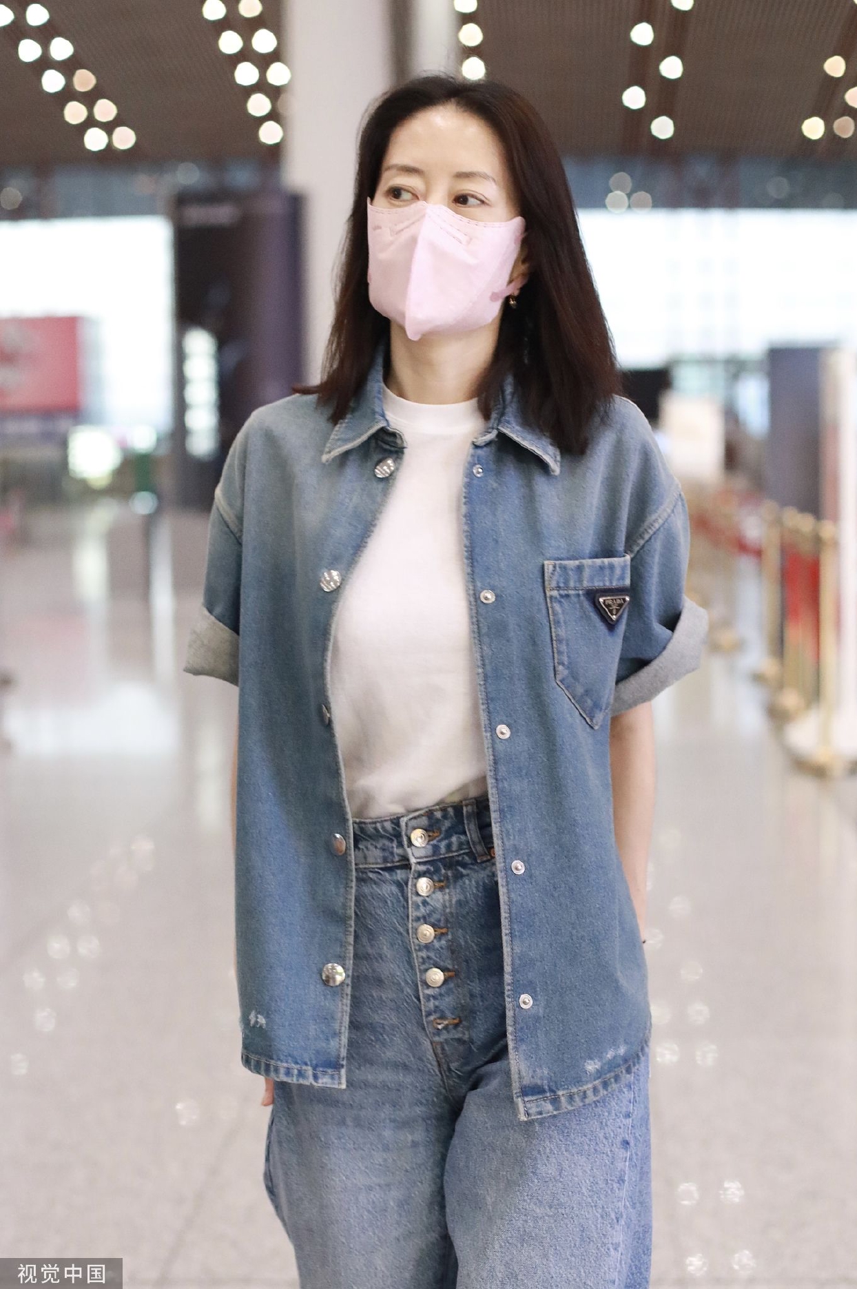 　　“来咨询和看房的客群都变了，更多的都是改善型客户！”大兴区五环外某新盘销售人员兴奋地向每经记者表示，政策出台后的“五一”假期，该项目每日到访量超过100组，相比平时的周末提升超过20%，售楼处接待时间也延长到了晚上10点。