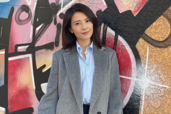 　　讲话耿直的闫晓楠并不是一个喜欢给回忆添加滤镜的人。在她口中，这些高低起伏的经历都显得顺理成章，因为在她看来，这些仅仅是生活给予的、实打实的经验。正是这种冷静和清醒，让她在职业生涯的断层时间里，依然保持着踏实生活的态度。也正因此，她等来了在格斗场上的好机会。