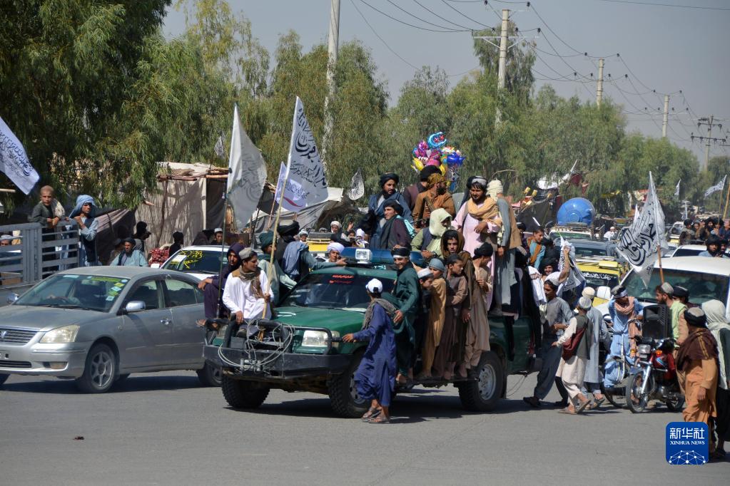 　　彭博社记者：我想追问印度部署军队问题。中方是否认为印度在中印边境新部署1万名士兵一事是危险的？中国军方是否考虑采取报复措施？
