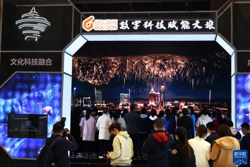 　　简单来说，净息差可以理解为银行所收取的贷款利率减去存款利率后的差额收益。银行战略专家刘兴赛解释，由于中国的投融资体制以间接融资为主，因此银行存贷款业务是其核心业务、主体业务，银行主要的收入来自于存贷息差。