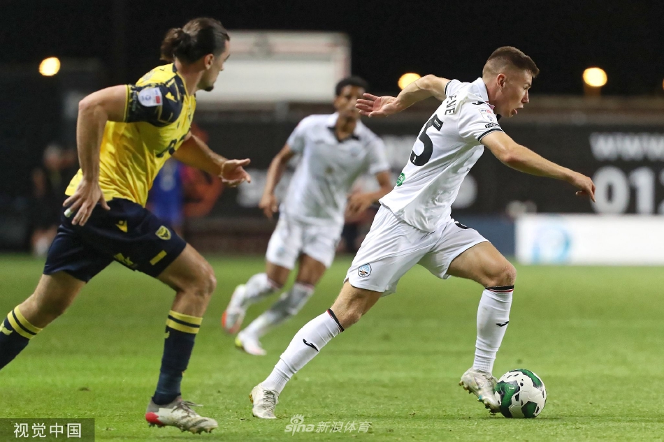 　　有记者提问，联合国开发计划署昨天发布《人类发展报告》。报告称，中国在各方面都发展迅速。基于此，中国什么时候才能在世贸组织和其他国际平台上被视为一个“发达国家”？