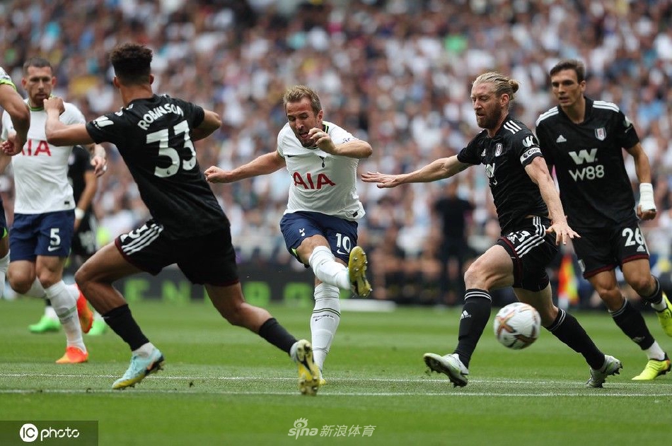 　　<span>财联社2月10日电，据猫眼专业版数据，2月10日21时19分，2024年2月总票房破20亿，《飞驰人生2》《热辣滚烫》《熊出没·逆转时空》分列2月票房榜前三位。</span>