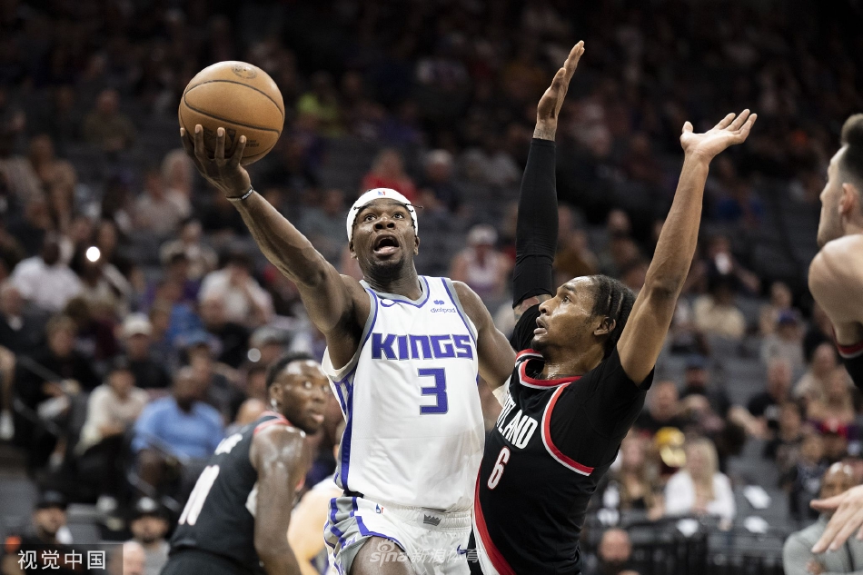 公开简历显示,1965年出生的田惠宇是上海财经大学基建财务与信用专业学士、哥伦比亚大学公共管理专业硕士。田惠宇年轻时一直在建行工作,从基层起步,随后步入管理层。他曾就职于中国信达旗下的信托公司,担任副总裁5年后,于2003年进入上海银行,担任副行长职务。从上海银行卸任后,田惠宇赴建设银行任职,先后担任上海分行副行长及深圳分行主要负责人、行长职务,2011年起调任建设银行零售业务总监兼北京市分行主要负责人、行长。直到2013年5月从建行“空降”加入招商银行,成为招行行长,而当时他刚刚47岁。