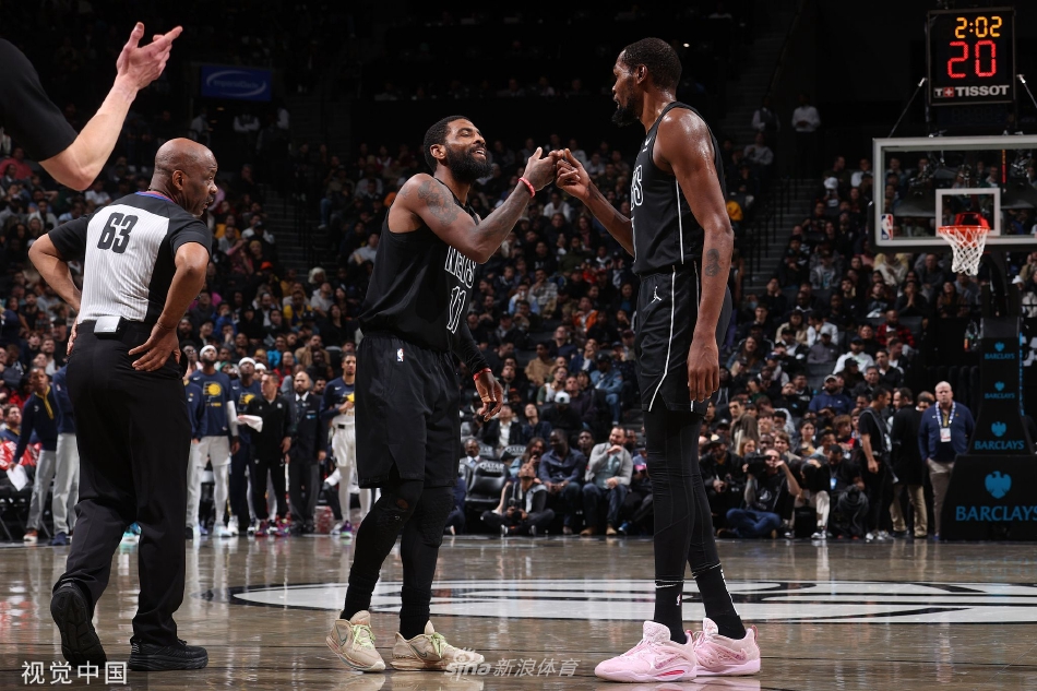 　　三个人、三种不同的胶皮的确难对付，尤其是穆克吉的防弧胶更是多年难得一见，在国乒队内流行还是上世纪80年代，如今已经找不到比较高水平的同类型陪练，这也让孙颖莎吃了大亏。