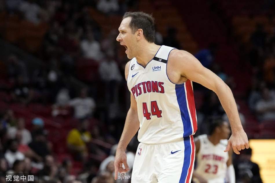 　　<strong><span>“有人跟我说，青海干部不容易，地处高原，说这件事省委做一做（样子）就行了。”陈刚表示，“我们决不做这种高举轻放的事情，说到做到”。</span></strong>