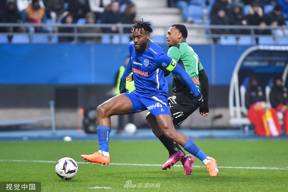 　　“加强交易监管，增强资本市场内在稳定性”是这次意见出台后各方关注的焦点之一，相关政策举措透露出不少信息量。例如，“加强战略性力量储备和稳定机制建设”的新提法令人瞩目。再比如，“探索适应中国发展阶段的期货监管制度和业务模式”“做好跨市场跨行业跨境风险监测应对”等意味着在促进市场平稳运行上，监管将进一步发力。