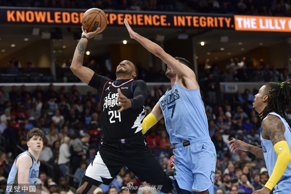 　　家住北京朝阳区的资深网球爱好者张先生在接受《环球时报》记者采访时感慨，“原来就不好预约的网球场，在郑钦文夺冠后，更不好约了。”他说：“我经常打球的球馆最早预约时间是提前一周的早上七点，但是现在到点就秒没，手一慢就显示预约完毕。”