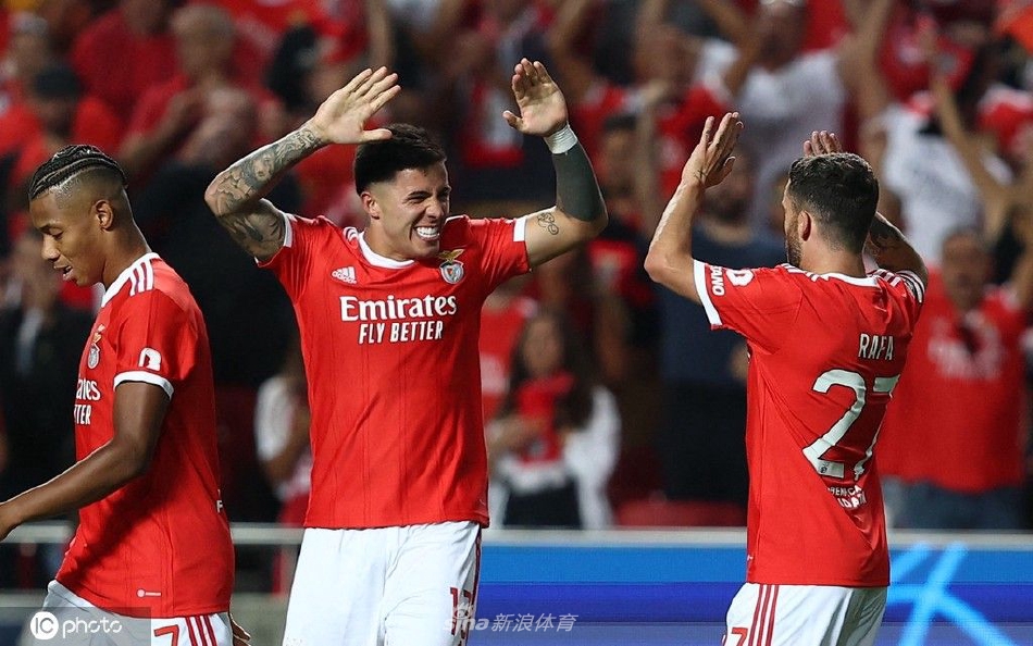 “积极管理你的核心业务,这真是一剂难吃的药。我们有很多艰苦的工作要做。”墨菲表示,虽然底特律汽车制造商需要重新思考在中国的经营方式,但美国电动汽车领导者特斯拉的情况略有不同,与传统的底特律汽车制造商相比,特斯拉在电动汽车零部件方面拥有大约1.7万美元的成本优势,这有助于该公司在中国市场的发展,使其有“更大的发展空间”。(汪品植)