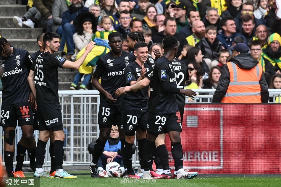 中央要求谋划新一轮财税改革,税制改革是重头戏,未来增值税、消费税、个税等主要税种还将有进一步改革举措。笔者呼吁,在税收征管不断强化的同时,为促进企业、个人实际税负维持在合理水平,未来税制改革应当统筹考虑降低名义税率。