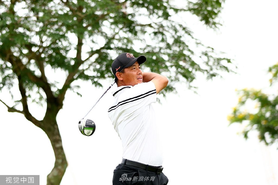 　　日本防卫省称，这两架直升机本是参加海上自卫队舰艇、飞机探测潜艇等的合练。当地时间4月20日晚10点38分左右，1架直升机通信中断。1分钟后收到紧急信号。当晚11点4分得知处于和另一架直升机无法取得联系的状态。这两架直升机分别隶属于小松岛航空基地（德岛县）和大村航空基地（长崎县），从部署在现场海域附近的不同护卫舰起飞。