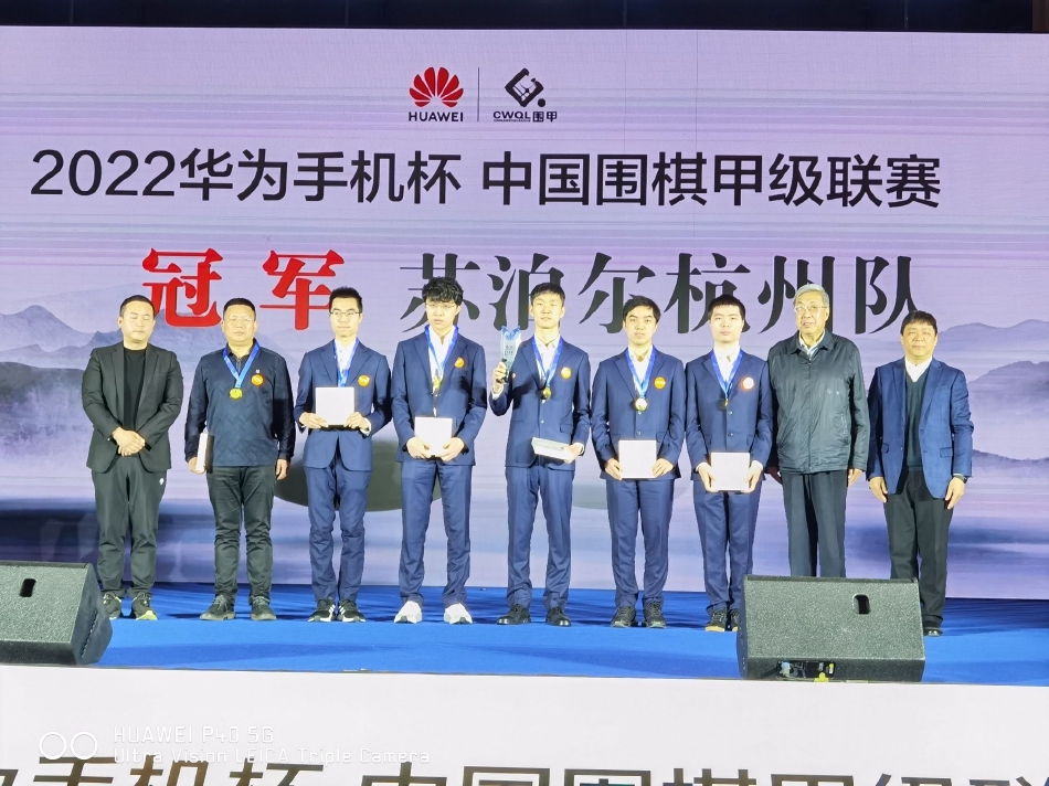 公器私用,将地质调查、矿产开发等权力作为敛财纳贿的工具,搞权钱交易,利用职务便利为他人在企业经营、项目承揽、矿权审批等方面谋利,并非法收受巨额财物;