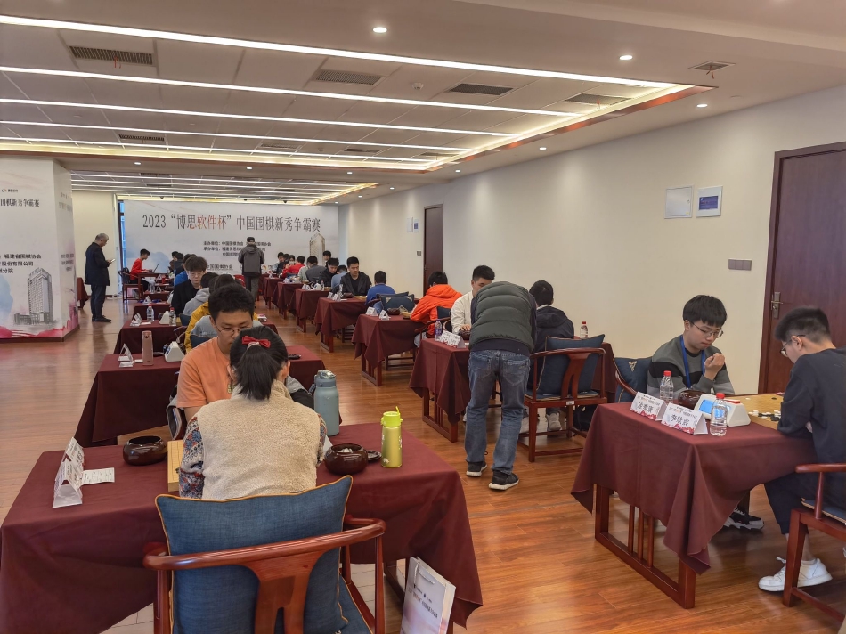 　　中国名义税负一直高于实际税负。所谓名义税负是指企业名义上该缴纳的税费。由于征管、企业对税法理解等原因，实际上企业不一定足额缴纳法律意义上的税费。