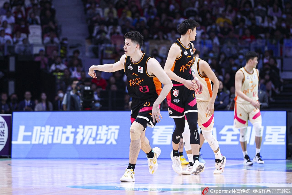 　　详细剖析两个企业补税案例，也能一定程度上消除上述担忧。枝江酒业之所以被要求补缴8500万元消费税，直接原因是审计部门发现问题，税务部门据此执行。