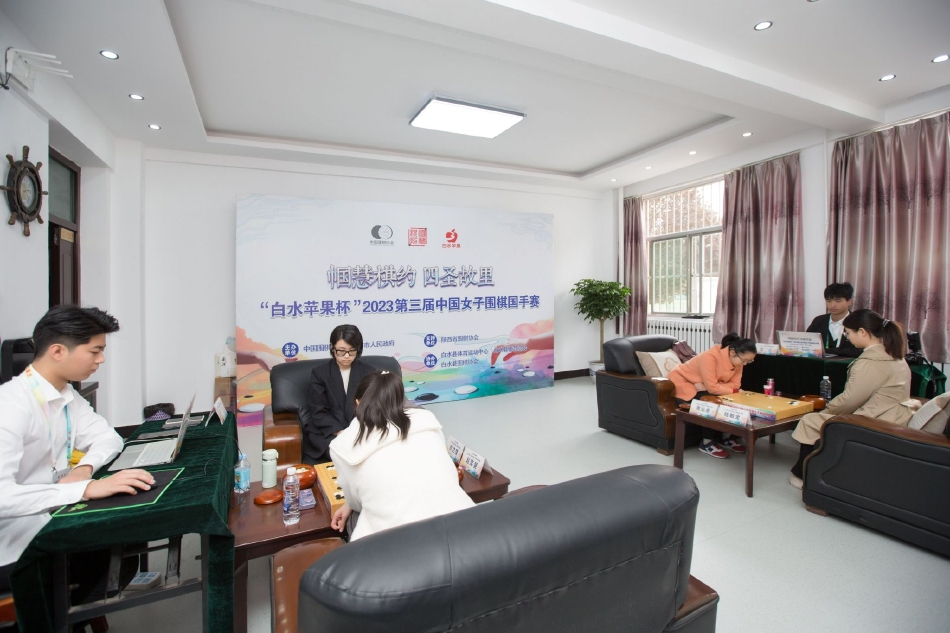 　　最近两起企业补税事件引起市场关注。一是湖北枝江酒业股份有限公司被要求补税8500万元，因这笔税款被追溯至1994年，使得税务“倒查30年”成为舆论焦点。二是宁波博汇化工科技股份有限公司3月份收到当地税务要求补税5亿元的通知，最近企业宣布停产。上述两起事件，引起了一些企业人士的担忧。这些担忧包括是否存在全国性查税，不少企业担忧如果倒查多年需要补税，这对于经营困难的当下无疑是“雪上加霜”。跟多位省级、市级税务人士交流得知，目前并没有全国性查税部署。一些地方根据当地税收大数据风险提示等对个别企业查税，是日常工作，也是税务部门正常履职。毕竟税务部门主要负责税收、社会保险费和有关非税收入的征收管理，发现偷逃税、少缴税行为，理应依法制止，否则就是渎职。（第一财经）