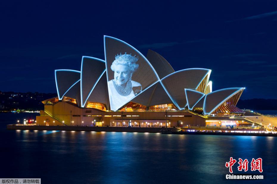 　　2022年11月，茶山举办二十大精神莞邑百姓宣讲暨“开放麦”分享交流活动，“镇学习宣传贯彻党的二十大精神镇委宣讲团宣讲员、住建局办事员”胡素婷表示：