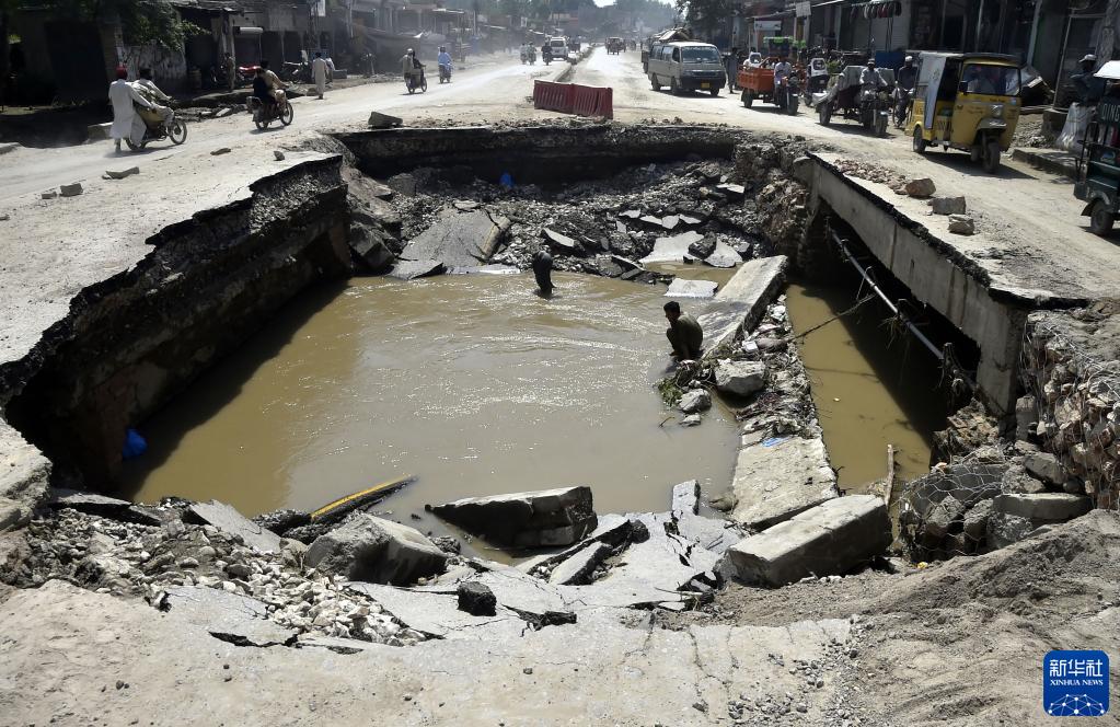 　　携程数据显示，今年一季度，可免签入境中国的新加坡游客同比增长10倍，马来西亚游客同比增长9倍，法国、西班牙、泰国游客均同比增长约4倍。&nbsp;端午小长假期间，平台入境游订单量同比增长115%。来自美国、英国、澳大利亚、韩国和马来西亚的游客最多。