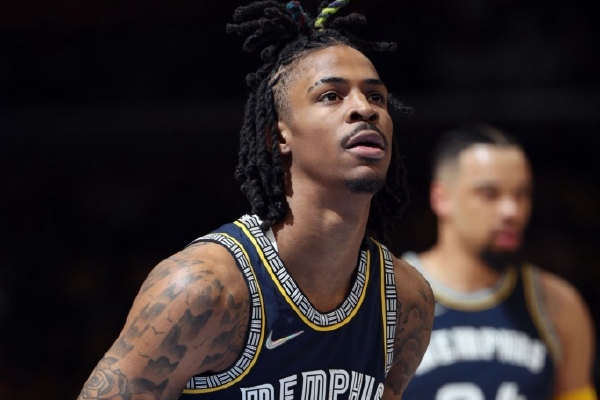 　　对于美国政府此轮对华加征关税，外媒普遍认为与拜登在大选年争取选票有关。路透社称，拜登此举是冒着与北京关系在选举年陷入僵局的风险，以吸引对其经济政策打低分的选民。